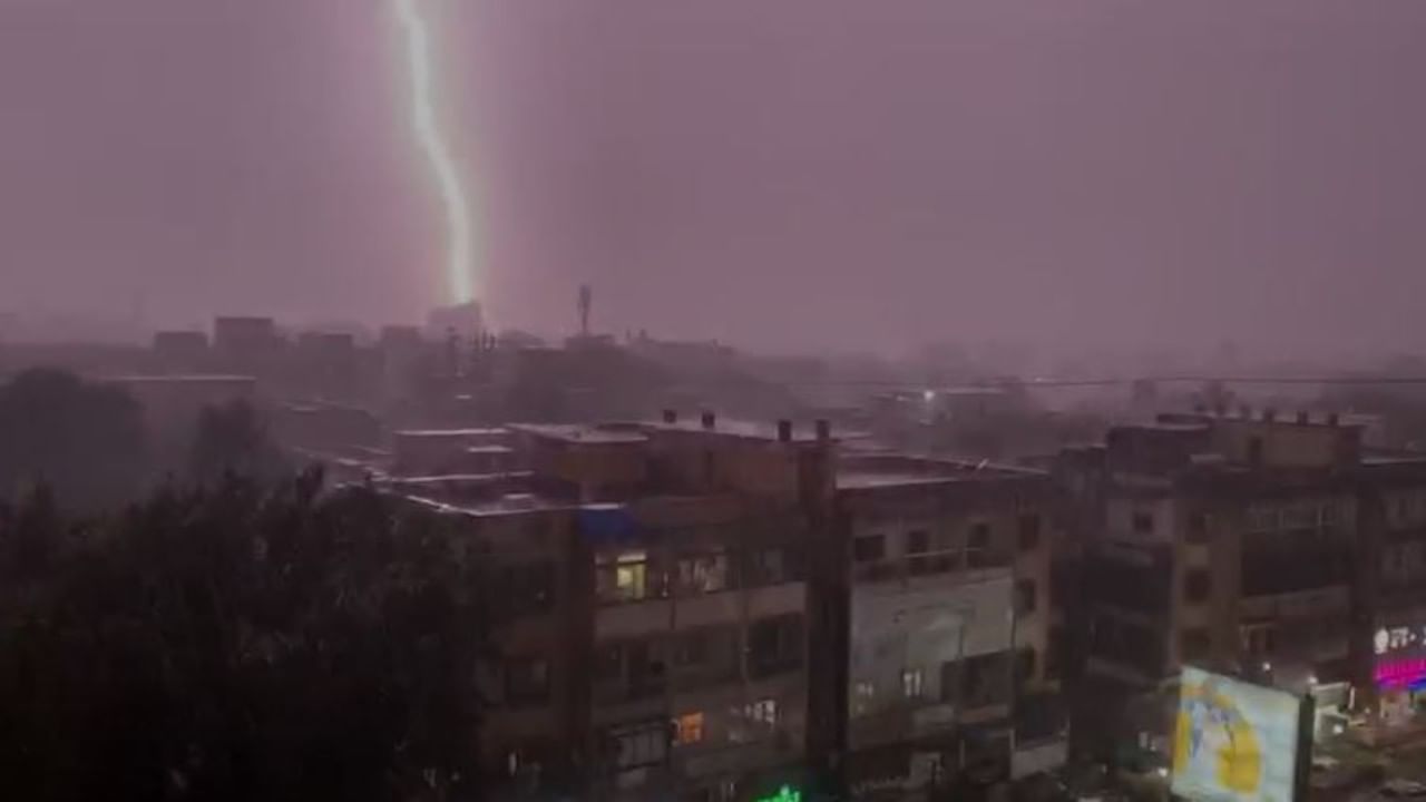 Pune Heavy Rain : पुण्यात तुफान पाऊस, स्टेशन परिसरात पाणी साचलं; नागरिकांनी काळजी घेण्याचं महापौरांचं आवाहन