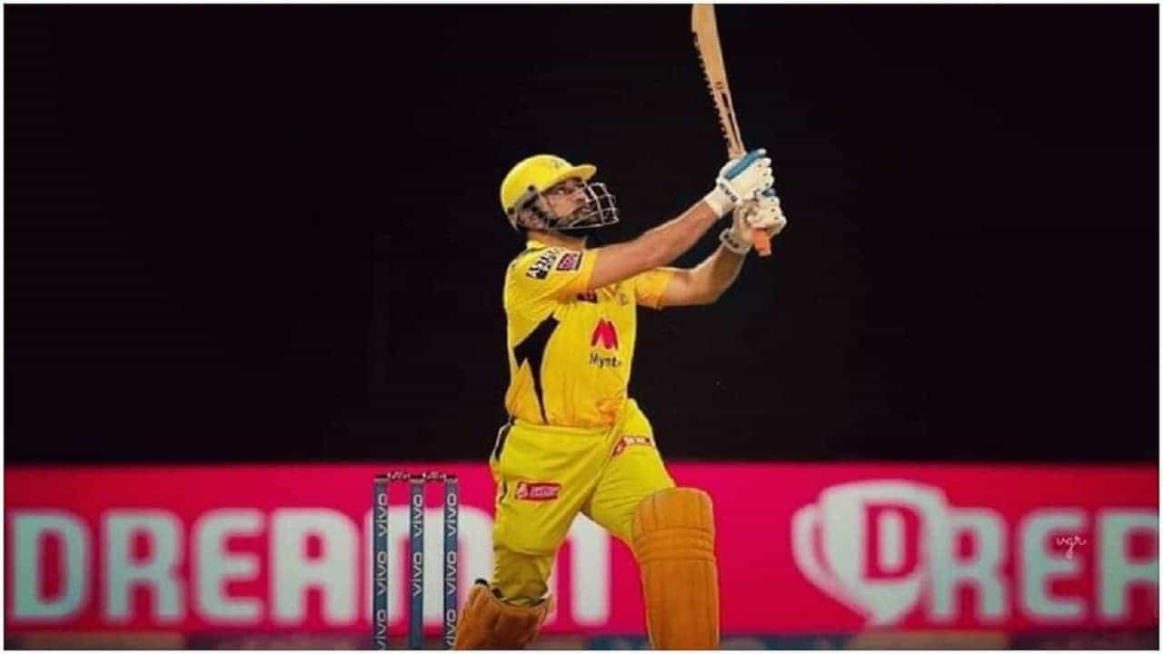 महेंद्र सिंह धोनी (MS Dhoni) कर्णधार असलेली चेन्नई सुपरकिंग्स यंदा आयपीएलमध्ये अप्रतिम कामगिरी करत आहे. प्लेऑफमध्ये सर्वात आधी स्थान मिळवलेल्या चेन्नईचा कर्णधार धोनी मात्र यंदा फलंदाजीमध्ये FAIL होत आहे. त्याने एक खराब रेकॉर्डही स्वत:च्या नावावर केला आहे.