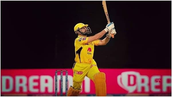 महेंद्र सिंह धोनी (MS Dhoni) कर्णधार असलेली चेन्नई सुपरकिंग्स यंदा आयपीएलमध्ये अप्रतिम कामगिरी करत आहे. प्लेऑफमध्ये सर्वात आधी स्थान मिळवलेल्या चेन्नईचा कर्णधार धोनी मात्र यंदा फलंदाजीमध्ये FAIL होत आहे. त्याने एक खराब रेकॉर्डही स्वत:च्या नावावर केला आहे.