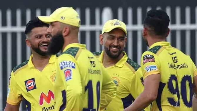 IPL 2021 : भारताता खोऱ्याने धावा जमवणारा धोनीचा धुरंदर UAE च्या मैदानांवर अपयशी, CSK चं टेन्शन वाढलं