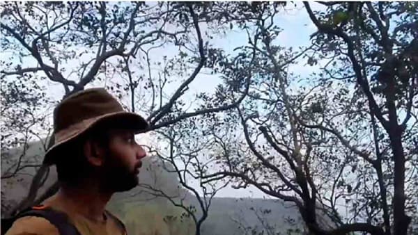 बदलापूरमधील एका तरुण चित्रकारानं सध्या जागतिक स्तरावर भारताचं नाव उंचावलं आहे. प्रतीक प्रधान असं या वन्यजीव छायाचित्रकाराचं नाव असून त्याला इटली आणि रशियामधील नामांकित स्पर्धांमध्ये पारितोषिकं मिळाली आहेत.