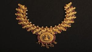 आरारारा खतरनाक; सोनं नॉनस्टॉप स्वस्त!