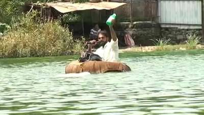 Aurangabad: शेतीच्या नुकसान भरपाईसाठी तरुणाचं जलसमाधी आंदोलन, औरंगाबादेतल्या सलीम अली सरोवरात उतरला तरुण