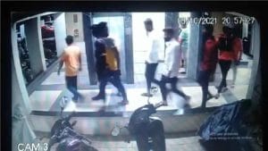 लहान मुलांच्या भांडणाचे कारण, पिंपरीतील उच्चभ्रू वसाहतीत भाडोत्री गुंडांना बोलावून शेजाऱ्यांना मारहाण