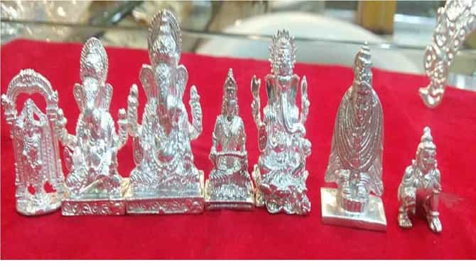 Aurangabad gold: सोने-चांदी स्वस्तच, मुहूर्तही खास, गुंतवणुकीची संधी सोडू नका, वाचा औरंगाबादचे भाव