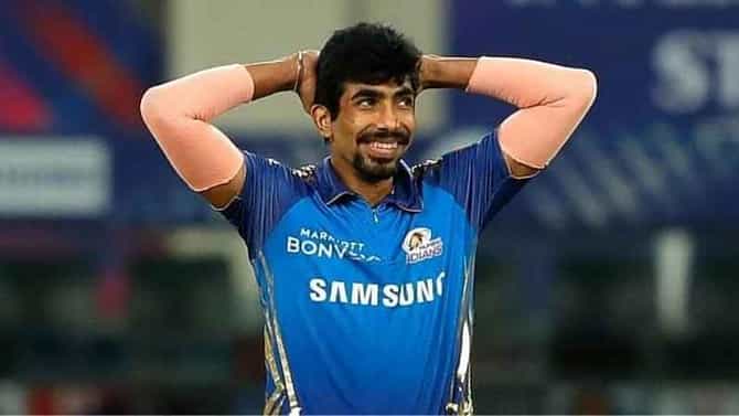 IPL 2021 : जसप्रीत बुमराहच्या गोलंदाजीसमोर सगळेच संघ फेल, कंजुषीचे रेकॉर्ड मोडित