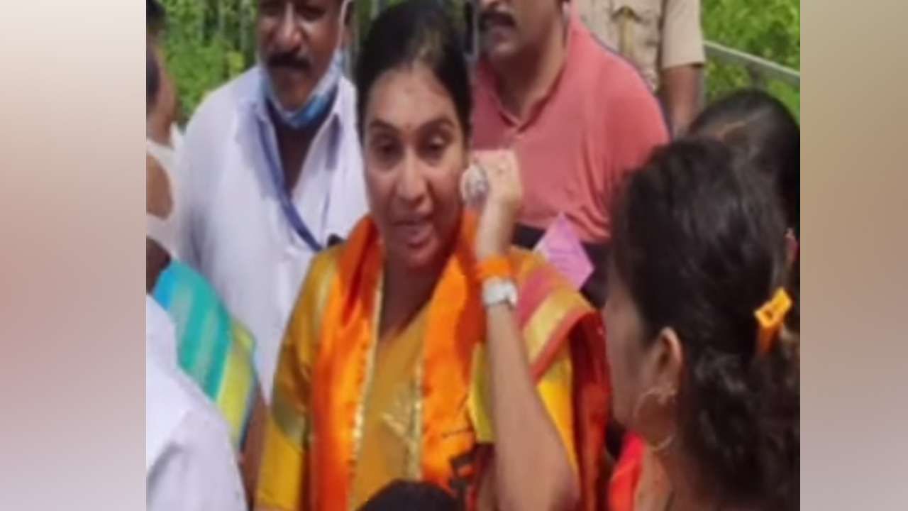 VIDEO: पालघर जिल्हापरिषदेत थेट निवडणुकीत भाजपला धक्का; नंडोरे देवखोपच्या जागेवर शिवसेनेचा भगवा फडकला VIDEO: पालघर जिल्हापरिषदेत थेट निवडणुकीत भाजपला धक्का; नंडोरे देवखोपच्या जागेवर शिवसेनेचा भगवा फडकला