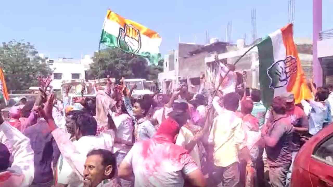 नंदुरबारमध्ये भाजपला धक्का, जिल्हा परिषदेच्या तीन जागा गमावल्या, ZP वर काँग्रेस सेनेचा झेंडा नंदुरबारमध्ये भाजपला धक्का, जिल्हा परिषदेच्या तीन जागा गमावल्या, ZP वर काँग्रेस सेनेचा झेंडा