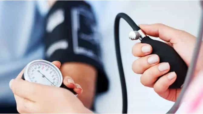 Health Tips : उच्च रक्तदाब नियंत्रित करण्यासाठी या टिप्स नक्की फाॅलो करा!