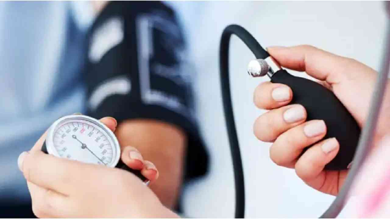 Health Tips : उच्च रक्तदाब नियंत्रित करण्यासाठी 'या' टिप्स नक्की फाॅलो करा!