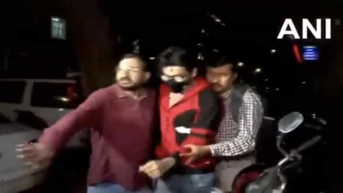Aryan Khan Bail : कोर्टात वकिलांची खडाजंगी, न्यायाधीश म्हणाले, तुम्ही थांबा नाही तर, मी थांबेन!
