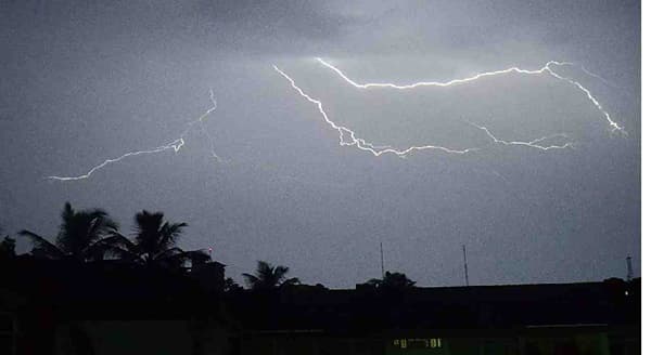 Weather Alert : भर दुपारी अंधारून आलं.. मराठवाड्यात पुन्हा विजा अन् पावसाचा धिंगाणा, वाचा कुठे कुठे अलर्ट?
