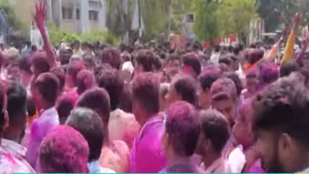 झेडपीच्या धुराळ्यात भाजपा सर्वात मोठा पक्ष, काँग्रेस-राष्ट्रवादीत बरोबरीत, ठाकरे चौथ्या नंबरवर, वाचा सविस्तर