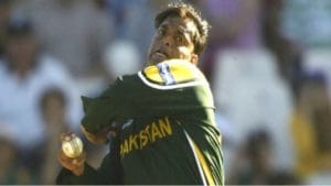 शोएब अख्तरचा वेग अजूनही तसाचं, मैदानावर पुन्हा उतरत भेदक गोलंदाजी, पाहा VIDEO