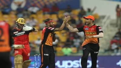 RCB vs SRH Live Score, IPL 2021 : हैद्राबाद विजयी, अवघ्या 4 धावांनी सामना घातला खिशात