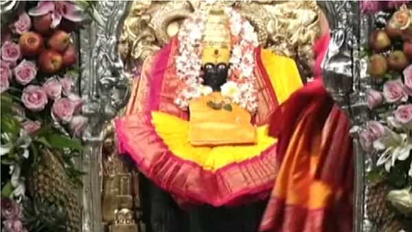 शारदीय नवरात्रोत्सवाला सुरुवात होत असतानाच आजपासून राज्यातील मंदिर देखील खुली झालीयत.