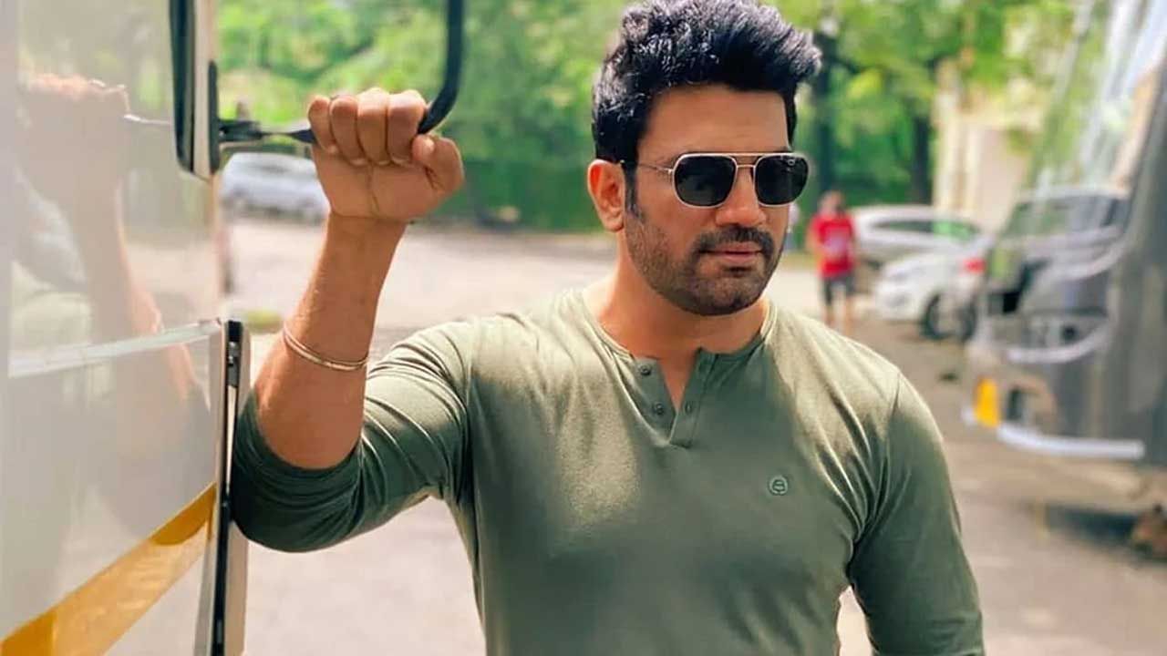 Sharad Kelkar Net Worth : कधीकाळी करायचा चोर बाजारातून खरेदी, आता कोट्यावधी संपत्तीचा मालक आहे शरद केळकर! Sharad Kelkar Net Worth : कधीकाळी करायचा चोर बाजारातून खरेदी, आता कोट्यावधी संपत्तीचा मालक आहे शरद केळकर!