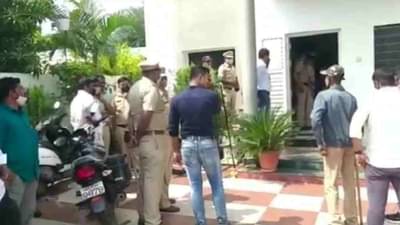 बडतर्फ पोलीस अधिकाऱ्याचा डीवायएसपींवर गोळीबार, नगरमध्ये थरार