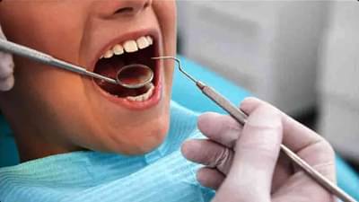 अरे देवा! डेन्टिस्टची फी परवडली नाही म्हणून महिलेने स्वत:च 11 दात उपटले; नंतर काय हाल झाले पाहा!