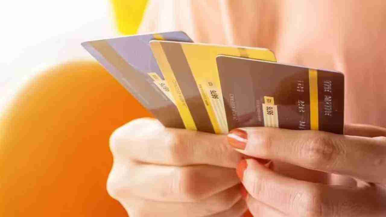 क्रेडिट कार्डावर मिळणारे हे चार फायदे माहितीयेत का, जाणून घ्या सर्वकाही
