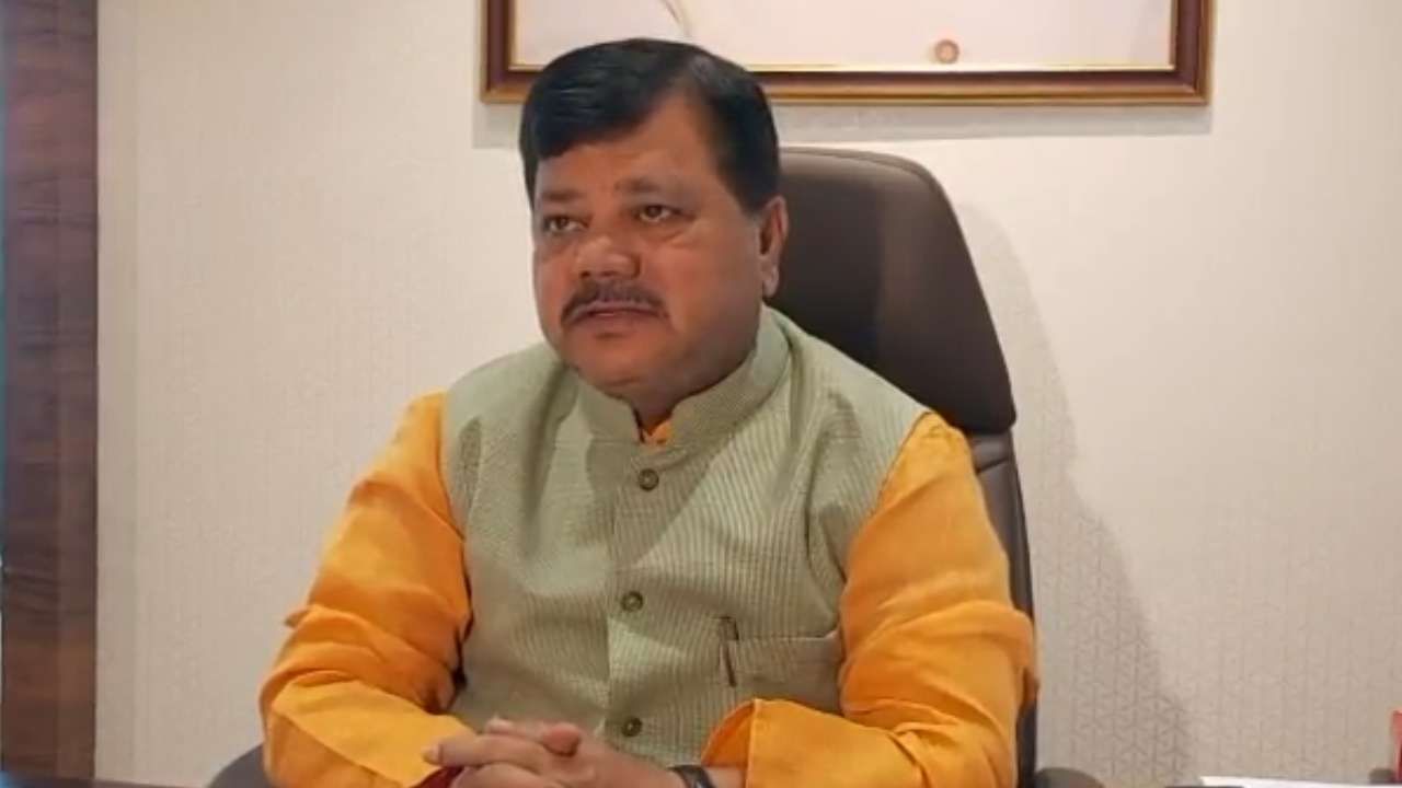 नवाब मलिकांच्या जावयांनाही अटक झाली होती, मग मलिकांनाही जबाबदार धरायचे का?; प्रविण दरेकर यांचा सवाल नवाब मलिकांच्या जावयांनाही अटक झाली होती, मग मलिकांनाही जबाबदार धरायचे का?; प्रविण दरेकर यांचा सवाल
