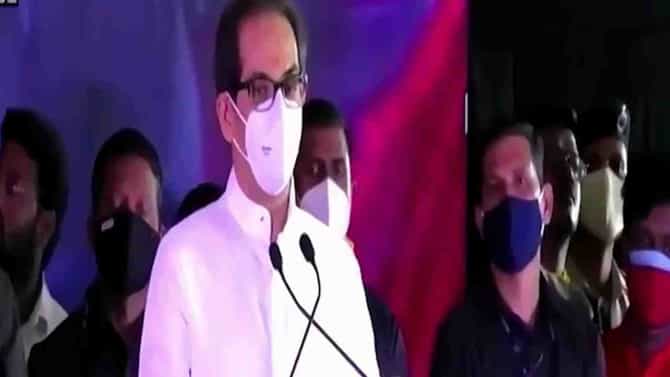 भाषणातील पहिल्याच वाक्यात उद्धव ठाकरेंकडून राणेंच्या टीकेची सव्याज परतफेड, म्हणाले कोकणाच्या मातीत बाभळीची झाडंही उगवतात