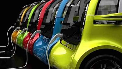 इलेक्ट्रिक कार खरेदी करण्याची योजना आहे? ही 4 वाहने लवकरच येणार ईव्ही अवतारात