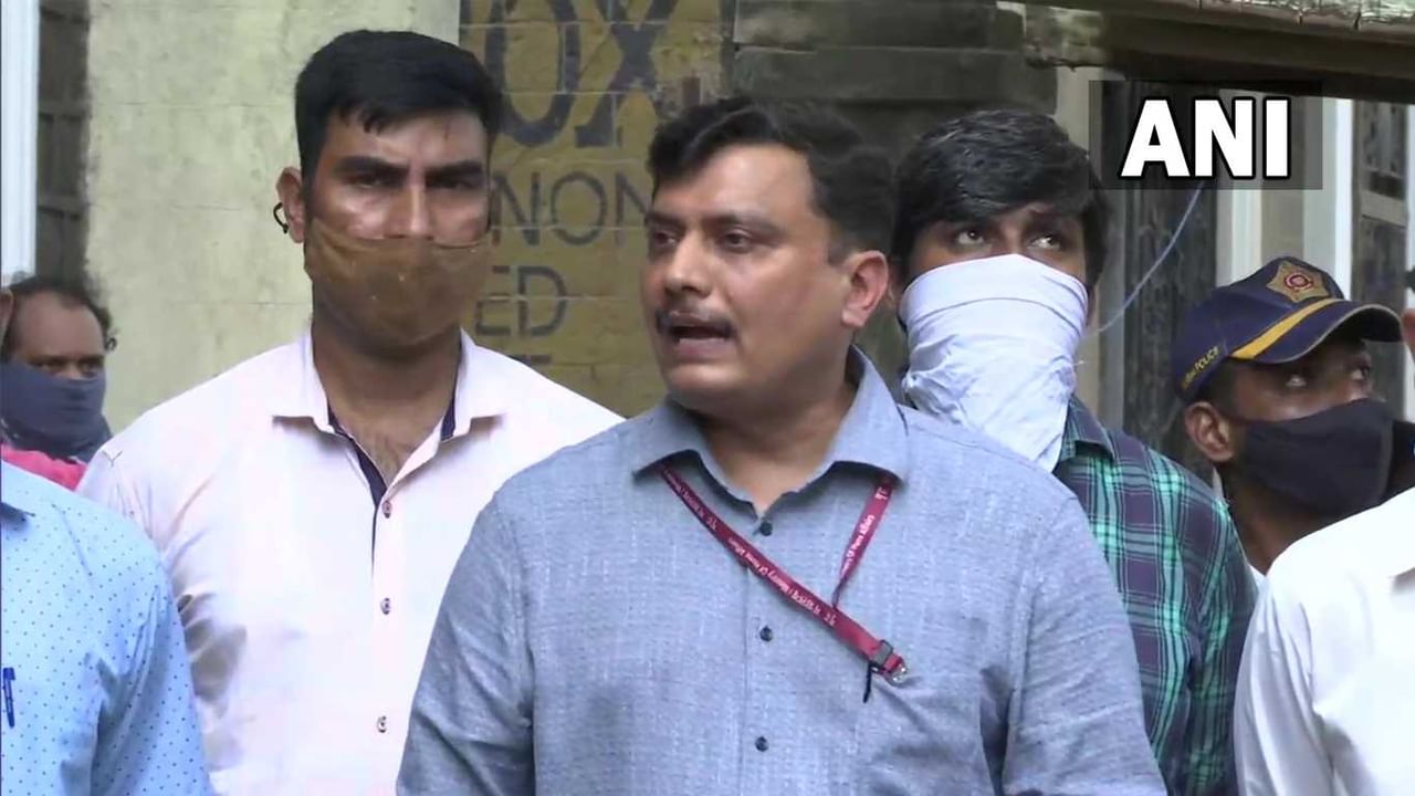 भाजप नेत्याच्या मेहुण्याला एनसीबीनं का सोडलं, अधिकारी म्हणतात, जाती, धर्माच्या आधारावर काम करत नाही! भाजप नेत्याच्या मेहुण्याला एनसीबीनं का सोडलं, अधिकारी म्हणतात, जाती, धर्माच्या आधारावर काम करत नाही!
