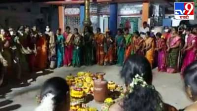 Video: एलपीजीचा दर वाढवल्याने महिलांकडून सिलिंडरभोवती गरबा खेळून निषेध, महागाई विरोधात महिलांना अनोखं आंदोलन