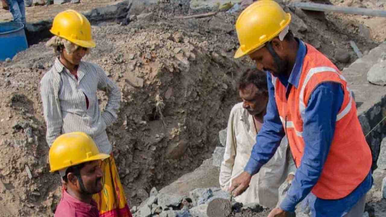 मोदी सरकारच्या e-Shram पोर्टलला  मोठा प्रतिसाद, अवघ्या दोन महिन्यांत 3 कोटी कामगारांची नोंदणी