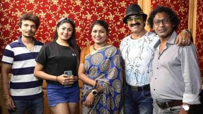 फॉरेन रिटर्न अँड वेल सेटलचा मुहूर्त, पराग भावसार टच या बॅनरखाली चित्रपटाची निर्मिती