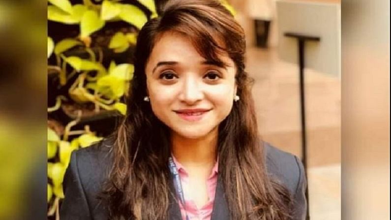 उम्मूल खेर यांच्यासाठी युपीएससीची तयारी करणं सोपं नव्हतं. कारण त्यांच्या कुटुंबाची आर्थिक परिस्थिती खूप नाजूक होती. त्यामुळे उम्मूल यांनी खूप कमी वयातच ट्यूशन घ्यायला सुरुवात केली होती. ट्यूशन चालवून जे पैसे मिळत त्यातून ती आपल्या शाळेचा खर्च भागवत असे. त्यांना इयत्ता दहावीत 91 टक्के गुण मिळाले होते. तर बारावीत त्या 89 टक्के गुणांनी उत्तीर्ण झाल्या होत्या.