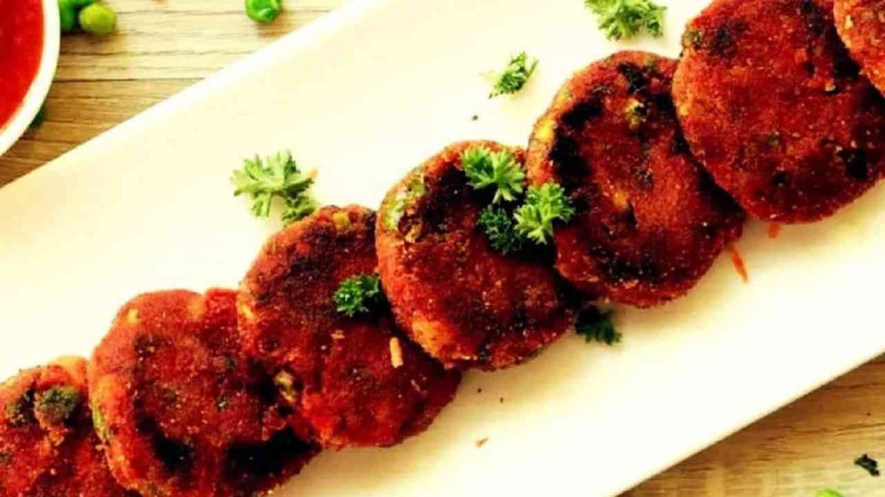 Food : घरचे-घरी तयार करा खास बटाटा कटलेट, पाहा रेसिपी!