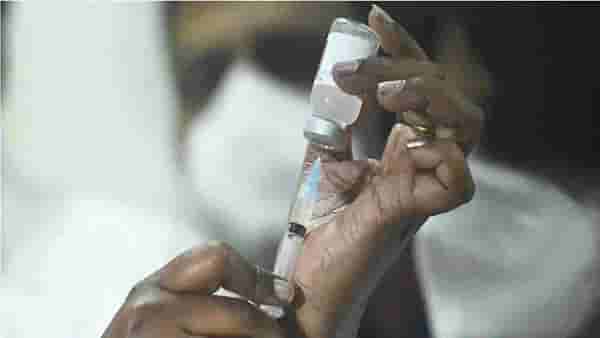 औरंगाबादेत मिशन कवच कुंडलला उत्स्फूर्त प्रतिसाद, कर्णपुरा व दुर्गा माता मंदिरात पहिल्याच दिवशी 168 लसीकरण