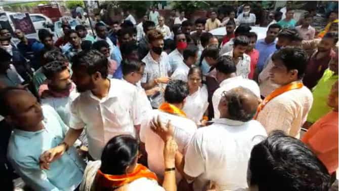 VIDEO : शिवसेनेच्या महिला कार्यकर्त्याची दादागिरी, शीतपेय खरेदी केलं, नंतर पैसे मागणाऱ्या दुकानदाराला फरफटत नेल्याचा आरोप