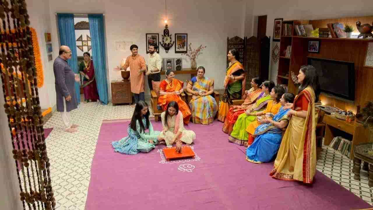 नवरात्रीच्या उत्सवाचा जल्लोष सध्या सगळीकडेच पाहायला मिळतोय. स्टार प्रवाहच्या ‘आई कुठे काय करते’ मालिकेतही हा सण पारंपरिक पद्धतीने साजरा होणार आहे.