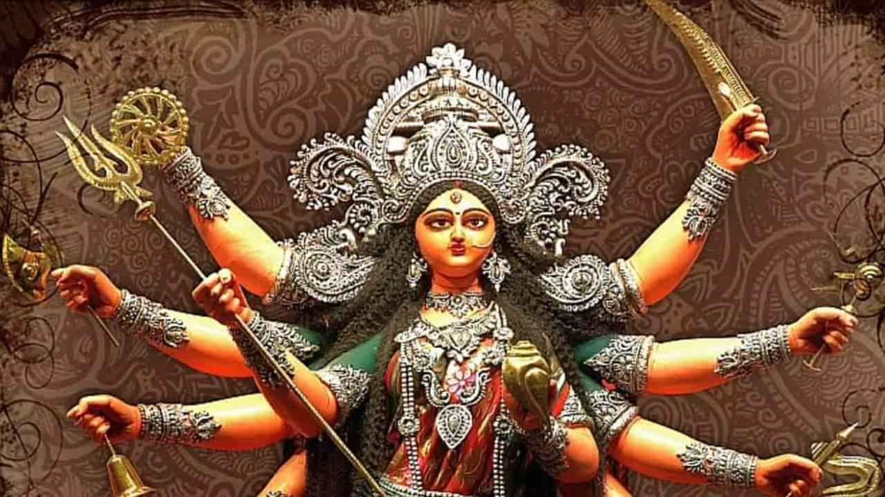 Shardiya Navratri 2021 : अष्टमीच्या दिवशी देवी महागौरीची पूजा कशी करावी, जाणून घ्या
