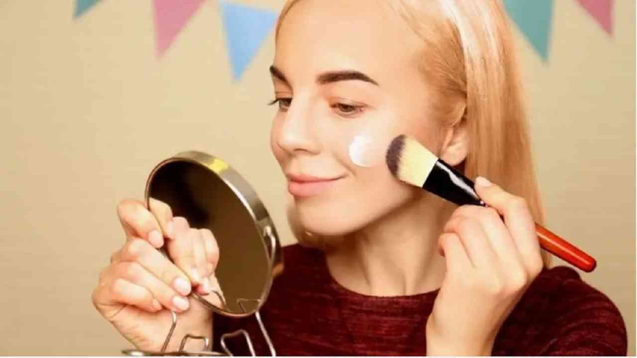 Makeup Tips : सणासुदीच्या काळात मेकअप करताना 'या' टिप्स फॉलो करा!