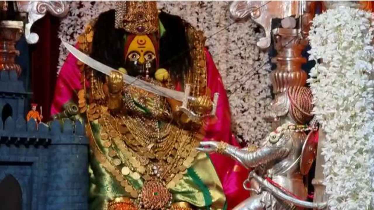 Tulja Bhavani Devi | तुळजाभवानी देवीची भवानी तलवार अलंकार पूजा संपन्न