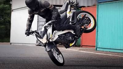 न्यू जनरेशन Bajaj Pulsar 250 मध्ये मिळणार 5 नवे फीचर्स, लाँचिंगआधीच जाणून घ्या बाईकची खासियत