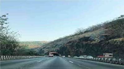 औरंगाबाद-पुणेदरम्यान लवकरच सहापदरी एक्सप्रेस वे, नितीन गडकरींसमोर व्हिडिओ कॉन्फरन्सिंग बैठकीत सादरीकरण