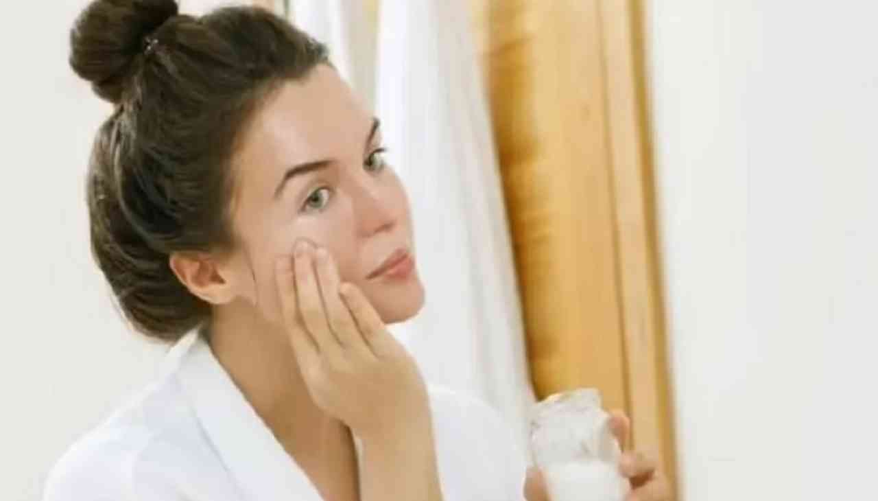 Skin Care Tips : निरोगी त्वचेसाठी होममेड डीप क्लींजिंग फेस मास्क फायदेशीर!