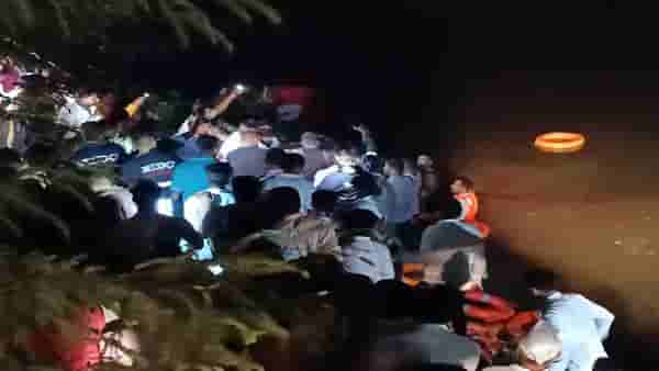 औरंगाबादः 25 जवानांचे 5 तास शर्थीचे प्रयत्न, करमाडच्या तलावातली कार अखेर बाहेर, तिघांचा मृत्यू