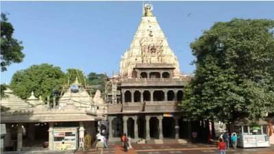 16 वर्षीय गर्लफ्रेण्डच्या मालकीणीकडे चोरी, पश्चातापानंतर देवळात जाऊन माफी आणि दानधर्म