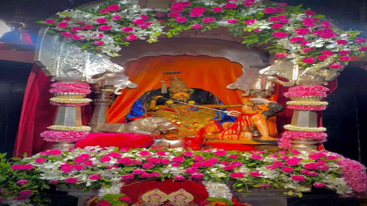 Tulja Bhavani Devi | दुर्गाअष्टमीनिमित्त तुळजाभवानी देवीची महिषासुर मर्दिनी अलंकार पूजा