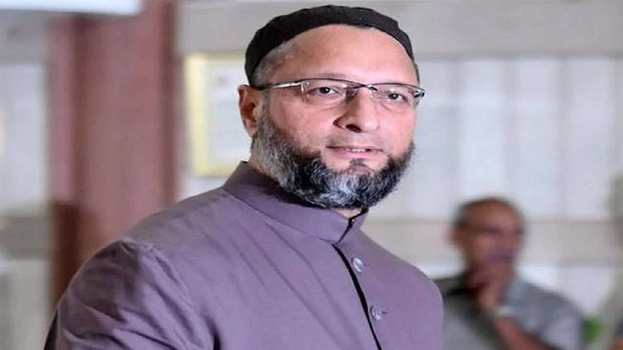 'ते' महात्मा गांधींना हटवून सावरकरांना राष्ट्रपिताही बनवतील; ओवेसींचा राजनाथ सिंहांना टोला 'ते' महात्मा गांधींना हटवून सावरकरांना राष्ट्रपिताही बनवतील; ओवेसींचा राजनाथ सिंहांना टोला