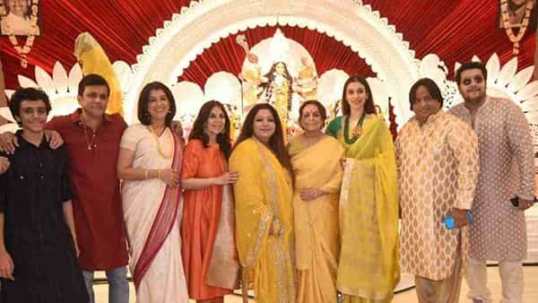 बॉलिवूडचे दिग्गज गायक बप्पी लाहिरी त्यांच्या स्टायलिश गाण्यांसाठी आणि अनोख्या स्टाईलसाठी प्रसिद्ध आहेत. चाहत्यांमध्ये त्यांची गाणी नेहमीच पसंतीस येतात.