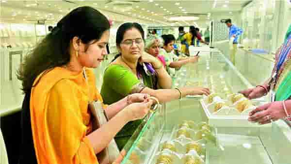 औरंगाबाद: बाजारपेठेत चैतन्य, इलेक्ट्रॉनिक्स, ऑटोमोबाइल, कपड्यासह सराफा बाजारात उत्साह, वाचा सोन्याचे भाव