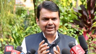 शिवसेनेच्या दसरा मेळाव्याला काँग्रेस-राष्ट्रवादीचेही नेते, फडणवीस म्हणतात, शिवसेनेचं हे बदलतं रुप!