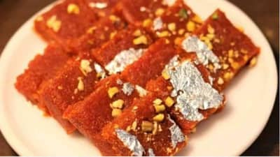 गोड आवडत असेल तर बनवा सुपर हेल्दी आणि टेस्टी गाजर बर्फी, जाणून घ्या रेसिपी!